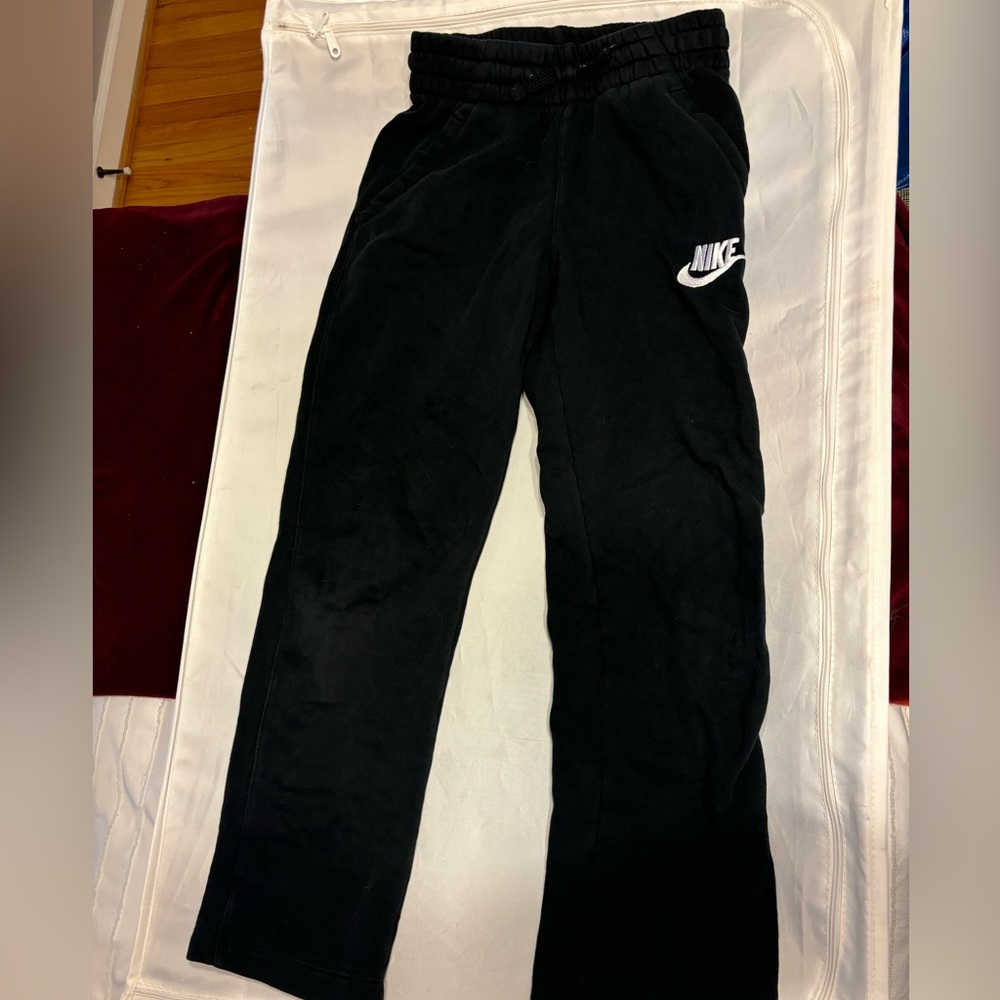 Youth Medium Nike sweats